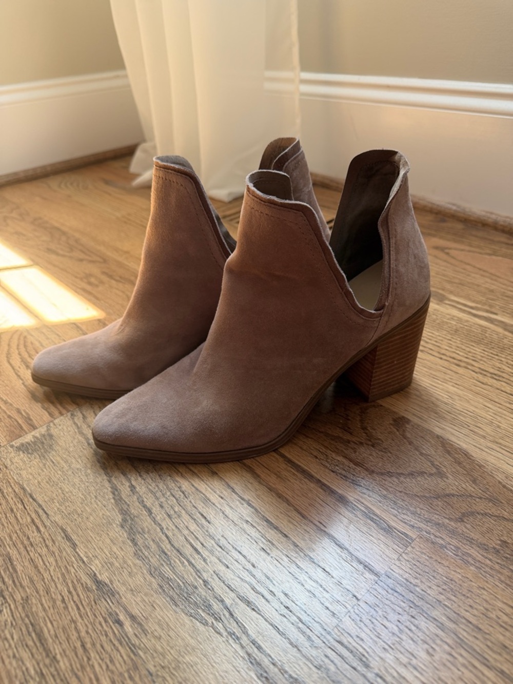 Steve Madden Havanna Pointed Toe Bootie Women's Taupe Suede Mushroom 10
